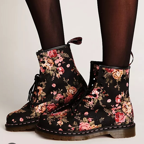 DR. MARTENS VICTORIAN FLORAL PATTERN LACE UP ANKLE BOOTS SIZE 10 - Picture 2 of 16